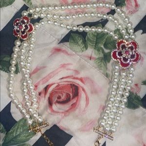 Pearl necklace with Two flowers 🌺